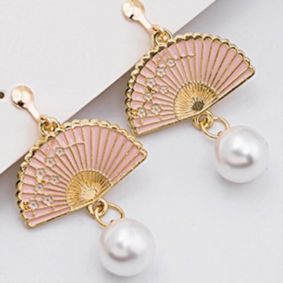 Fan Dangle Earrings - Picture 2 of 2